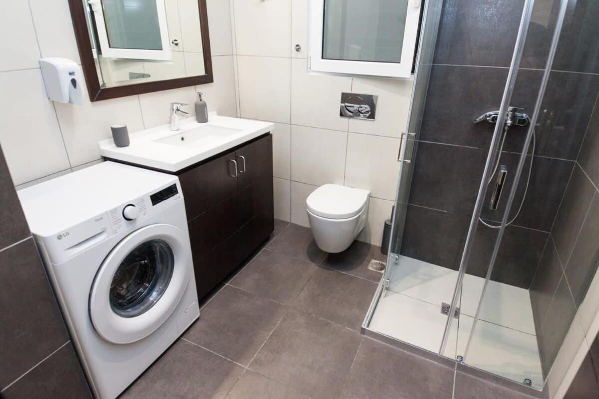 Elegant Urban Escape 1 Bd Apt In Kolonaki Apartman Athén Kültér fotó